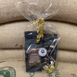Gavepose med kaffe og chokolade
en lille gave